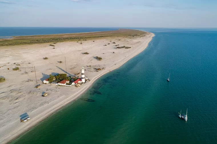 Коса в море