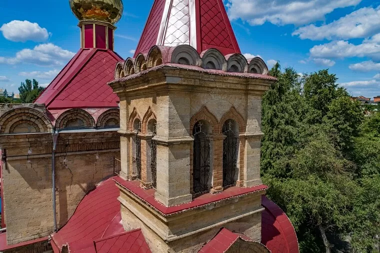 Церква крупним планом