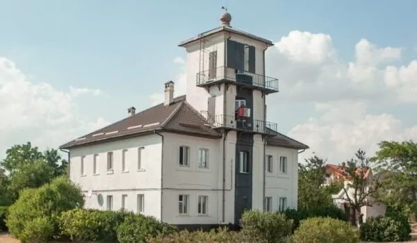 Henichesk Onshore Lighthouse