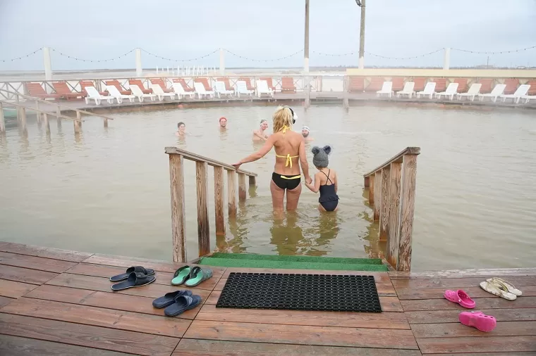 Arabatka hot spring