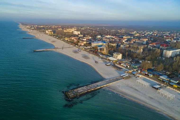 Zalizniy Port in winter