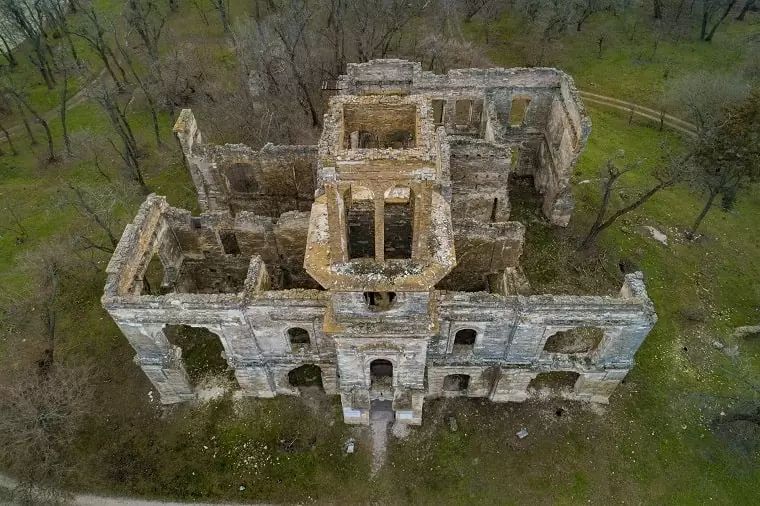 Старинные руины